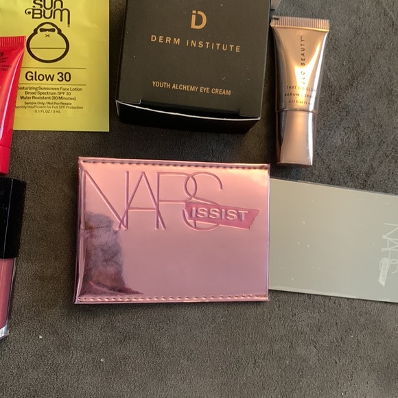 Beauty bundle minis/samples - YSL, hourglass and more - Picture 6 of 6